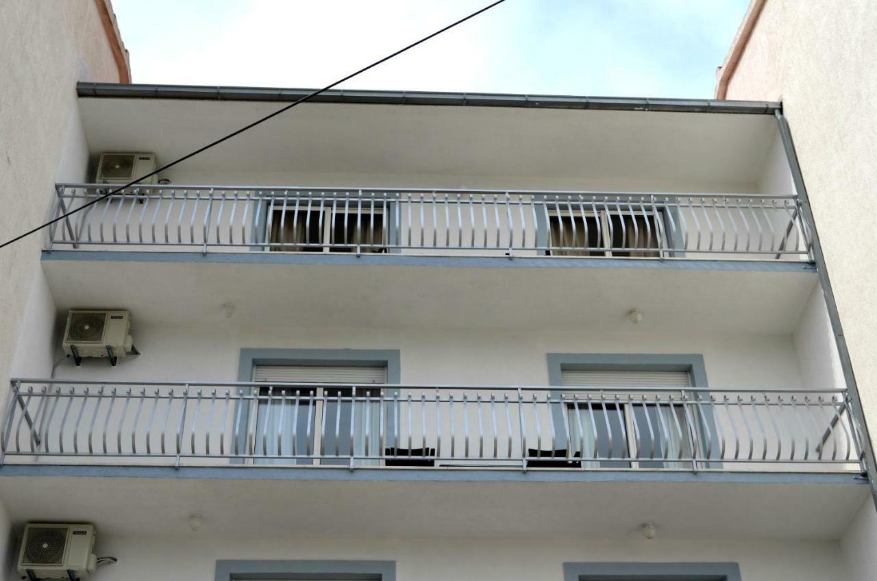 Bridge And Beach Apartments Trogir Exteriör bild
